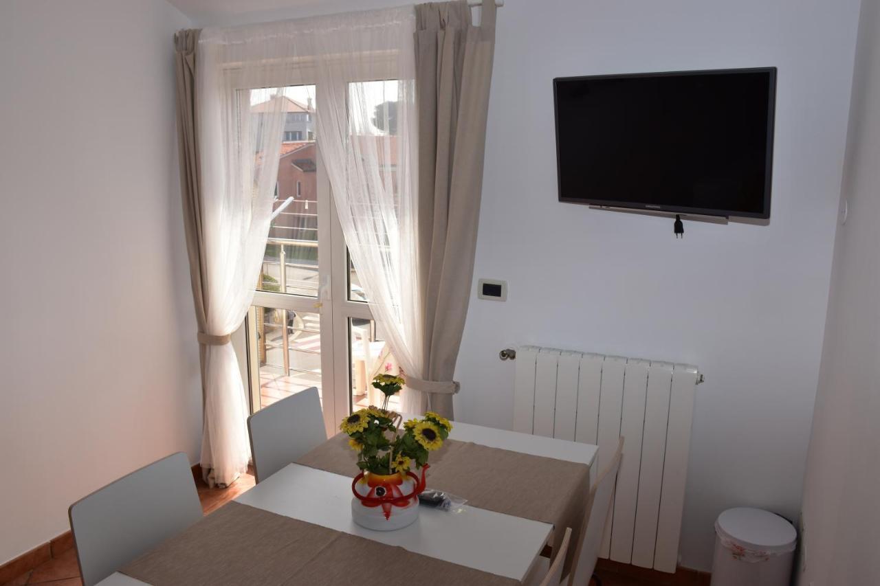 Rooms And Apartments Robert Rovinj Exterior photo